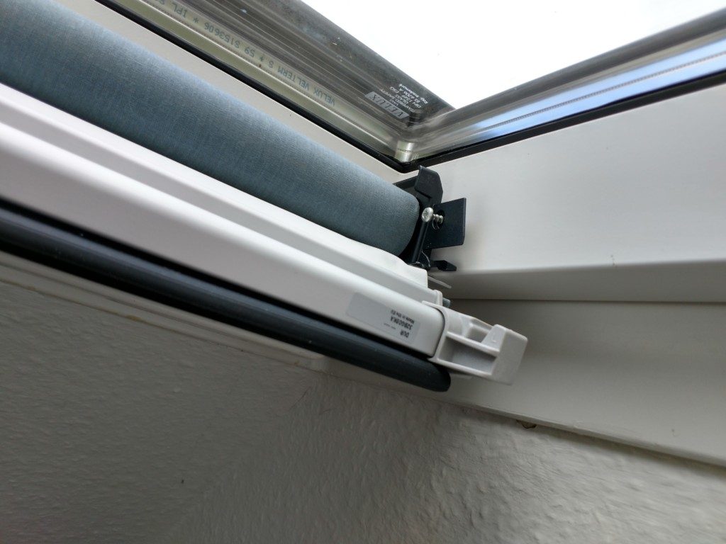 Verdunkelungsrollo Dachfenster Einbau